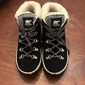 Unisex Kids New Sorel Black and White Winter Boots
